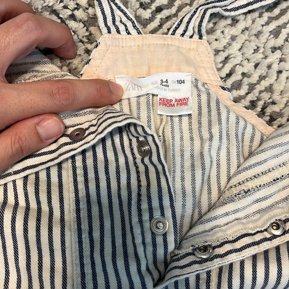 Zara kids size 3-4 overalls - Picture 4 of 4